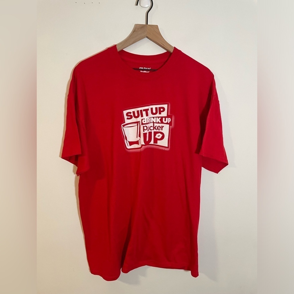 Gildan DryBlend Drink Up Shirt Sleeve Tee T-Shirt Red Mens Size XL Like New